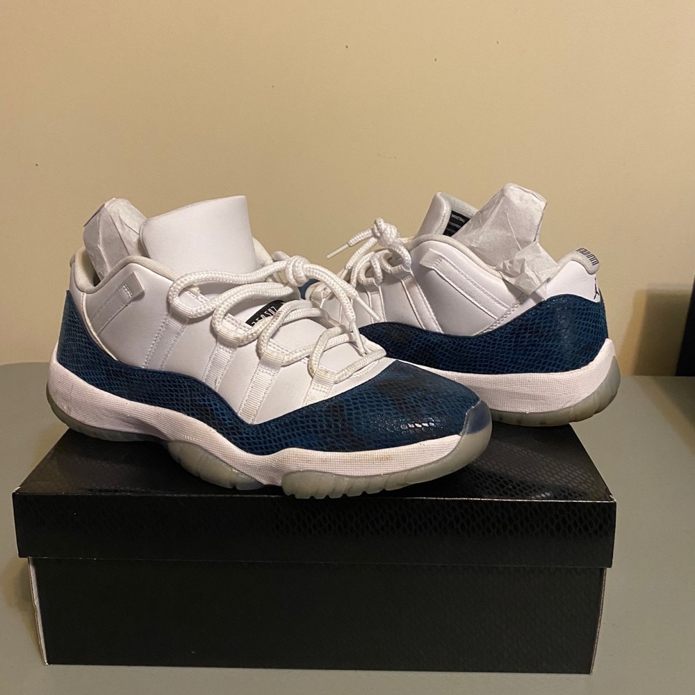 Jordan 11 Low Snake Navy